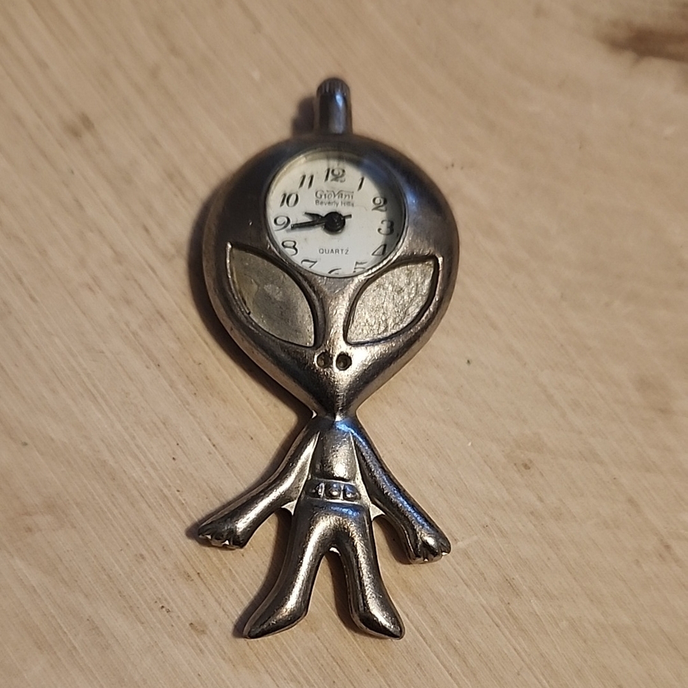 Vintage Giovani Beverly Hills Silver Color Metal Alien Pocket Watch